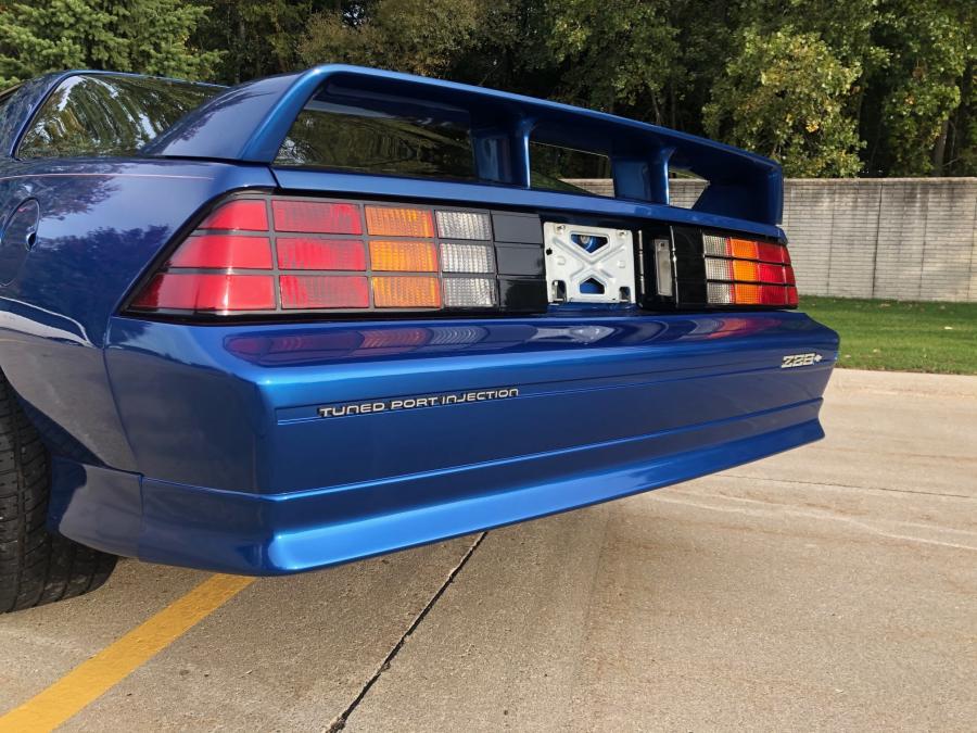 Детали экстерьера Chevrolet Camaro Z28 IROC-Z (1FP87) 1991 года  (фото 19 из 46)